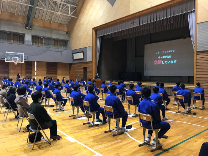 小国中での講演の様子