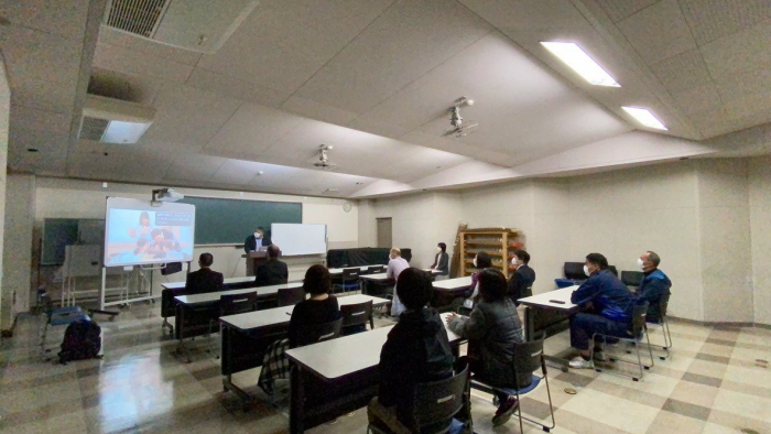 小国中での講演の様子