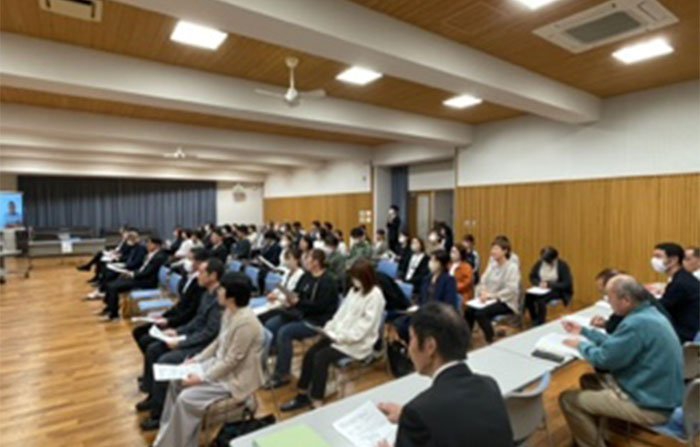 南陽市宮内中学校での講演のようす