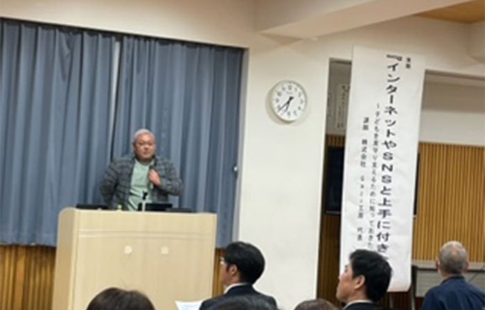 南陽市宮内中学校での講演のようす