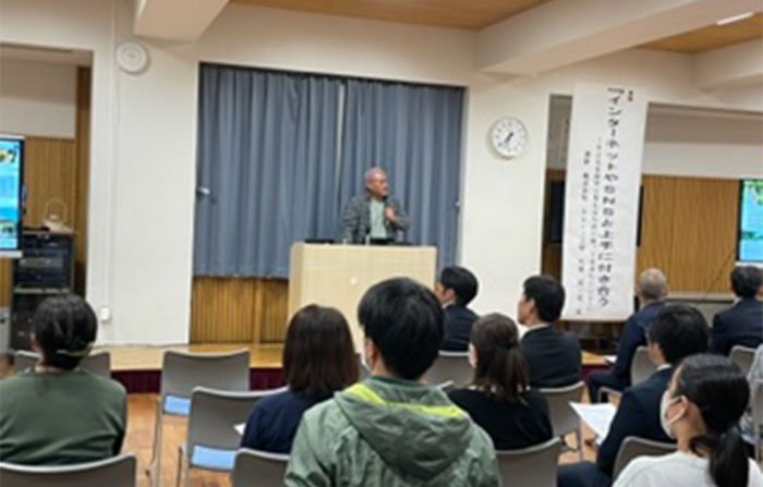 南陽市宮内中学校での講演のようす